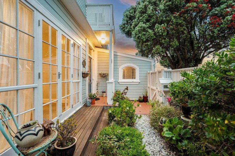 Photo of property in 61 Oroua Street, Eastbourne, Lower Hutt, 5013