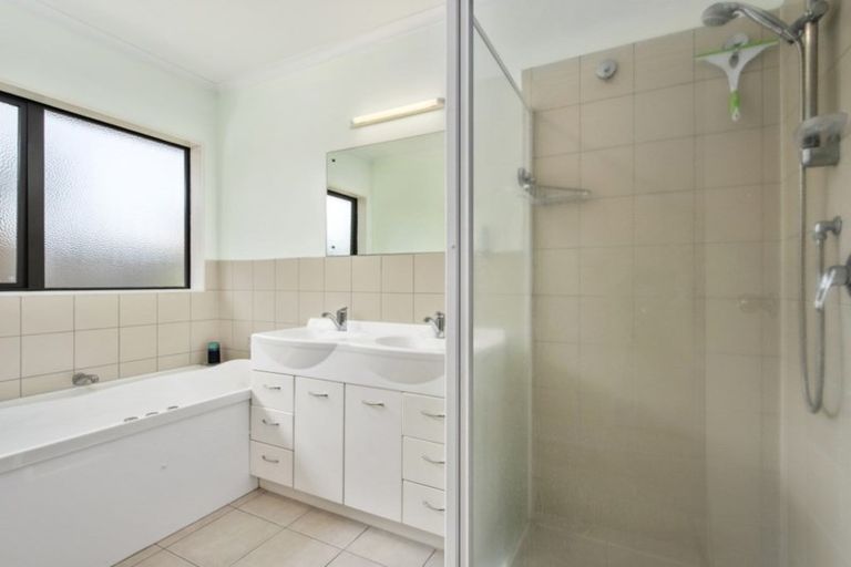 Photo of property in 104 Gravatt Road, Papamoa Beach, Papamoa, 3118