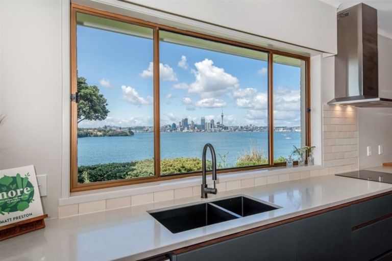 Photo of property in 5 Norwood Road, Bayswater, Auckland, 0622