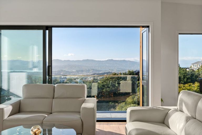 Photo of property in 49 Ashton Fitchett Drive, Brooklyn, Wellington, 6021