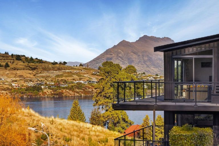 Photo of property in 2 Quartz Rise, Queenstown, 9300