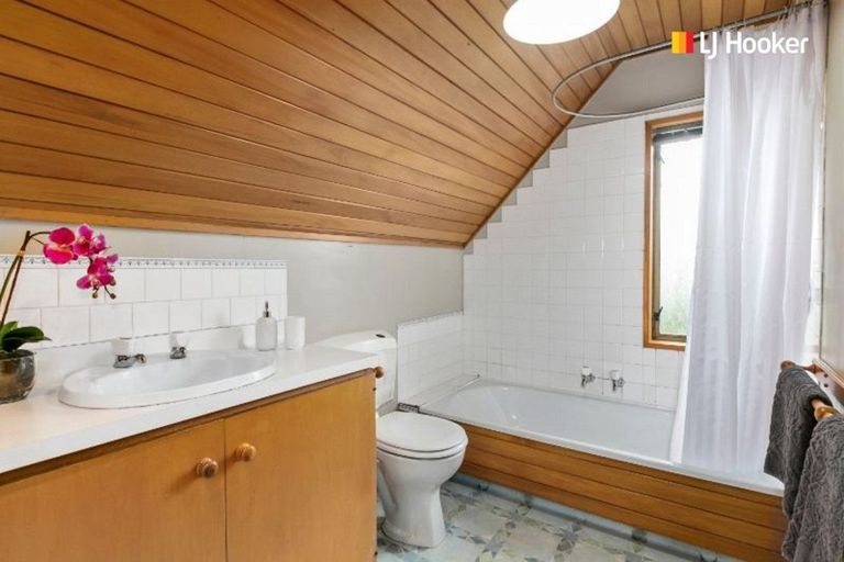 Photo of property in 10 Calvert Place, Shiel Hill, Dunedin, 9013