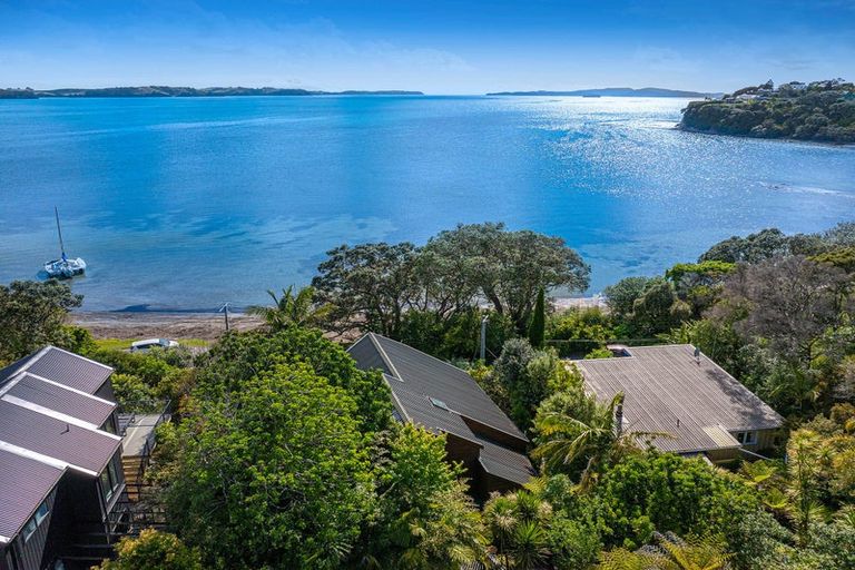 Photo of property in 12 Hibiscus Avenue, Snells Beach, 0920