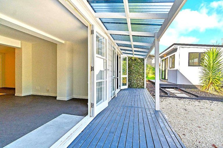 Photo of property in 40 Candia Road, Swanson, Auckland, 0614