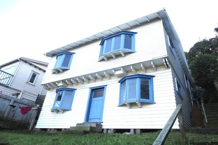 Photo of property in 16 Northland Road, Northland, Wellington, 6012