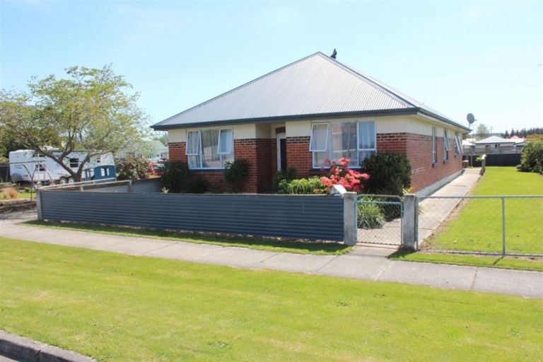 Photo of property in 18 Johnson Street, Milton, 9220