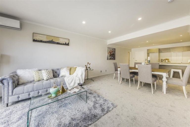 Photo of property in 37 The Track, Takanini, 2112