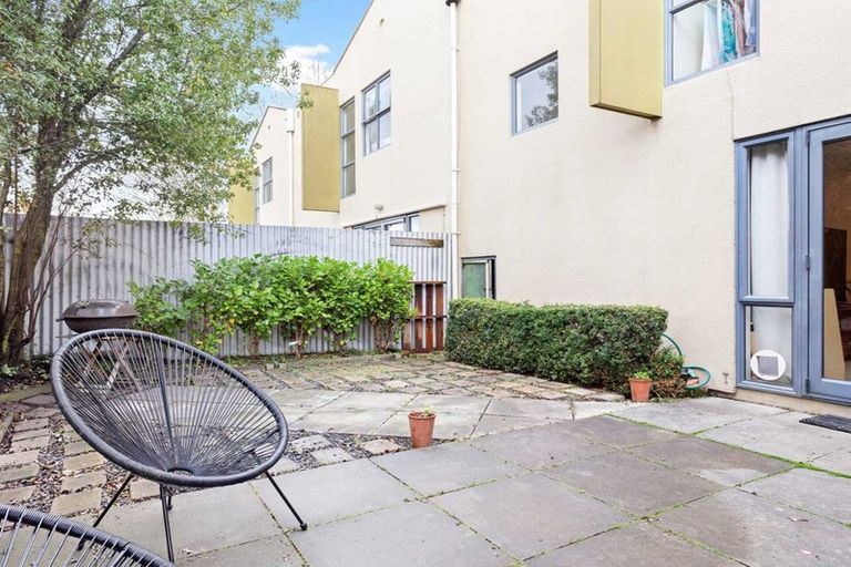 Photo of property in 3/25 Grove Road, Addington, Christchurch, 8024