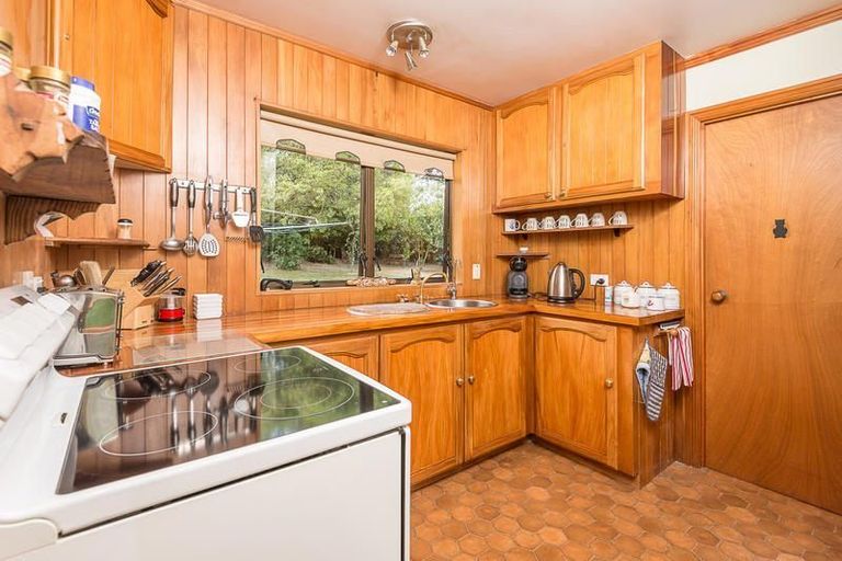 Photo of property in 32 Pahi Place, West Harbour, Auckland, 0618