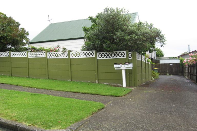 Photo of property in 19a Ridgemount Rise, Mangere Bridge, Auckland, 2022