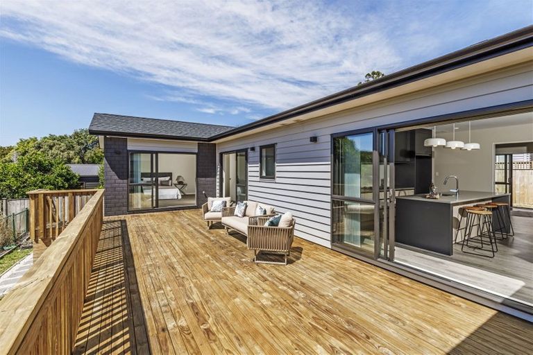 Photo of property in 43 Huarahi Pai Road, Huapai, Kumeu, 0810