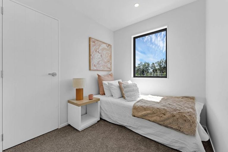 Photo of property in 1 Greenbrier Street, Westgate, 0814