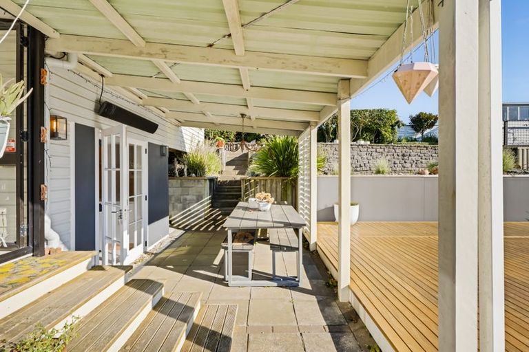 Photo of property in 28 Pararewa Drive, Whalers Gate, New Plymouth, 4310