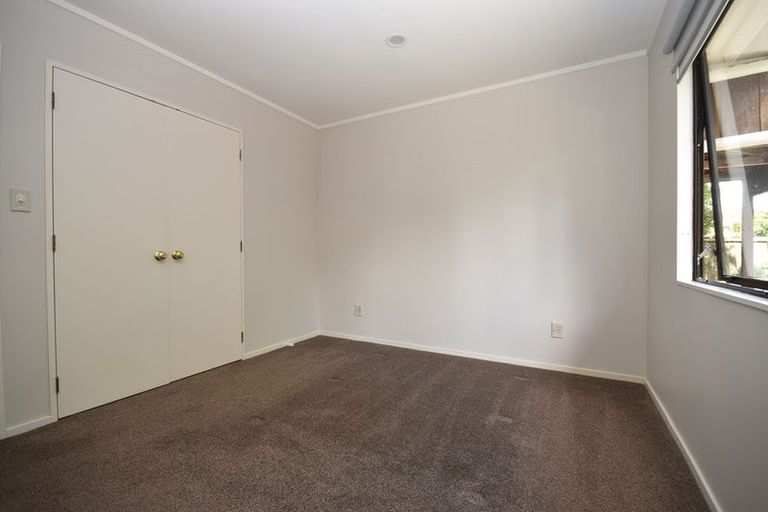 Photo of property in 4 Glen Close, Glen Eden, Auckland, 0602