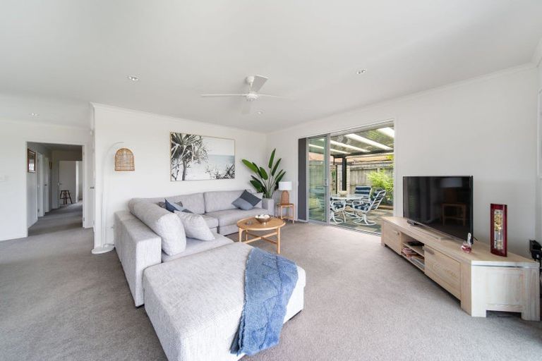 Photo of property in 2 Roto View, One Tree Point, 0118