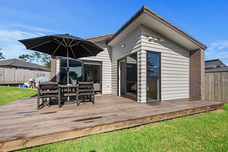 Photo of property in 18 Taupata Lane, Helensville, 0800