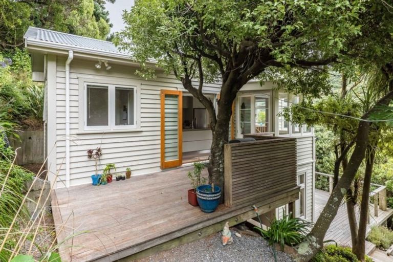 Photo of property in 169 Houghton Bay Road, Houghton Bay, Wellington, 6023