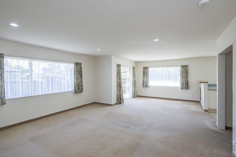 Photo of property in 18 Tararua Street, Paraparaumu, 5032