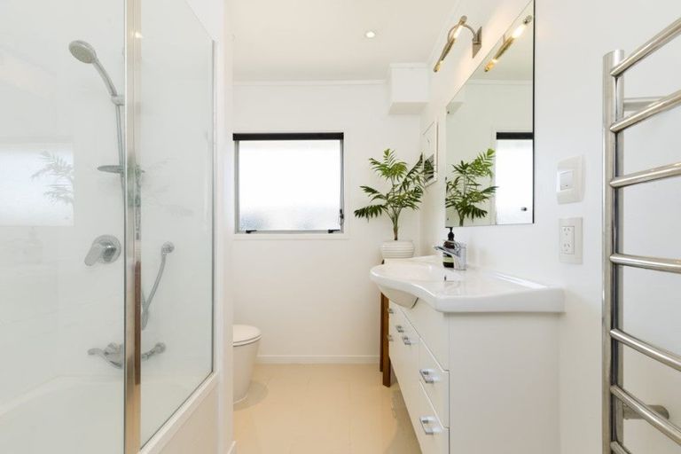 Photo of property in 2/65 Castor Bay Road, Castor Bay, Auckland, 0620