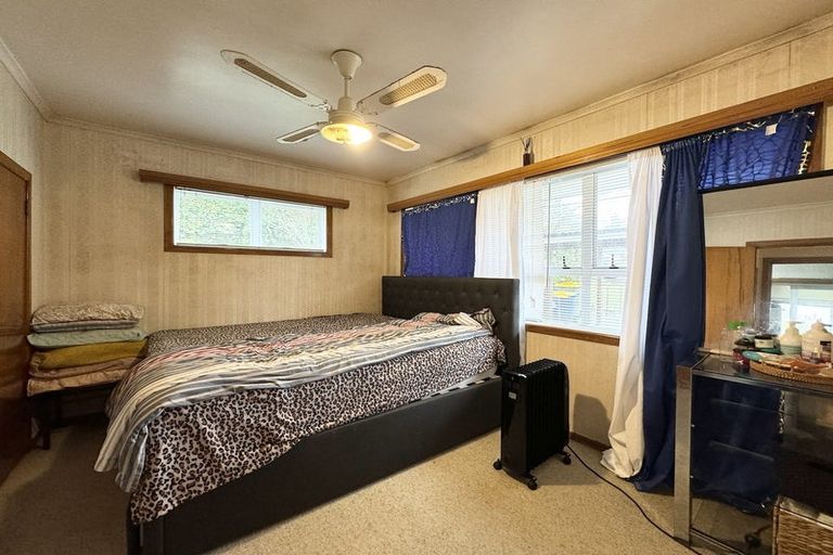 Photo of property in 25 Kaipatiki Road, Glenfield, Auckland, 0629