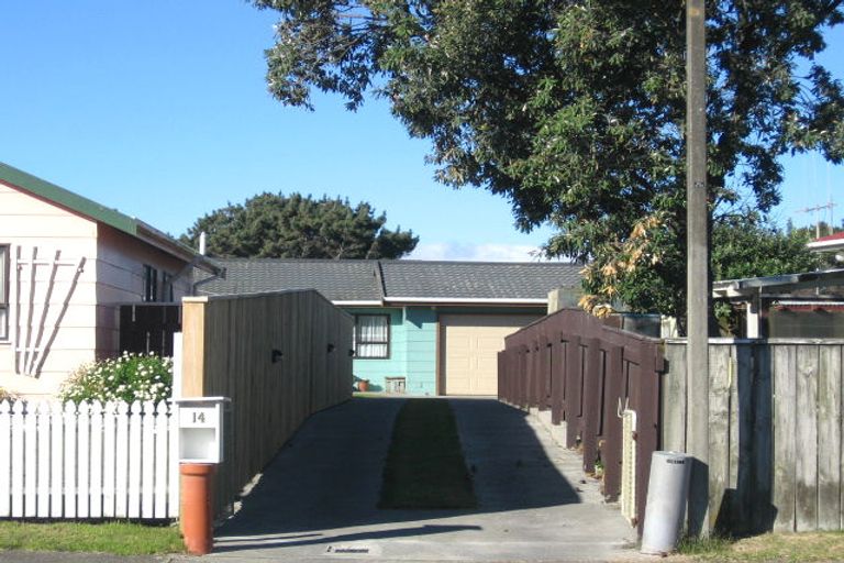 Photo of property in 14 Hewson Crescent, Otaki Beach, Otaki, 5512