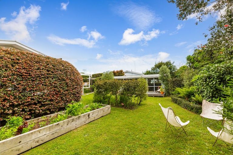 Photo of property in 55 Graham Avenue, Te Atatu Peninsula, Auckland, 0610