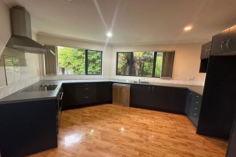 Photo of property in 12 Poturi Streams Avenue, Titirangi, Auckland, 0604