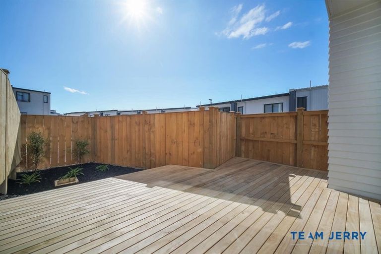 Photo of property in 5 Tieke Lane, Kenepuru, Porirua, 5022