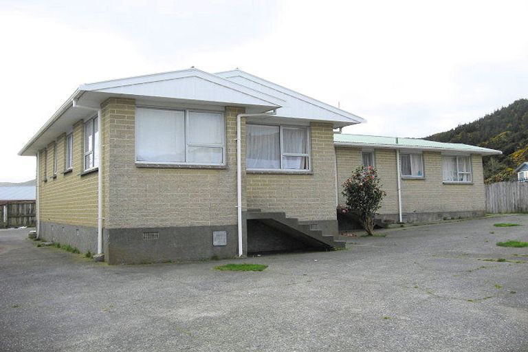 Photo of property in 15a Pencarrow Crescent, Wainuiomata, Lower Hutt, 5014