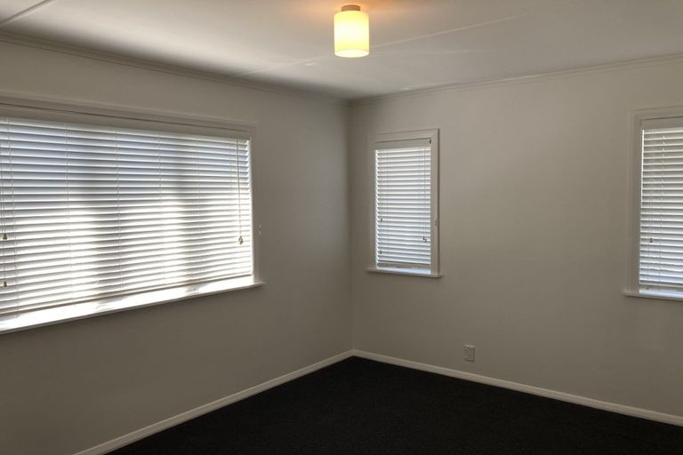 Photo of property in 4 Knox Road, Swanson, Auckland, 0612