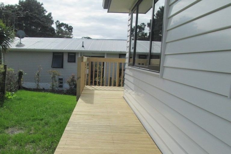 Photo of property in 37 Nile Road, Kelston, Auckland, 0602