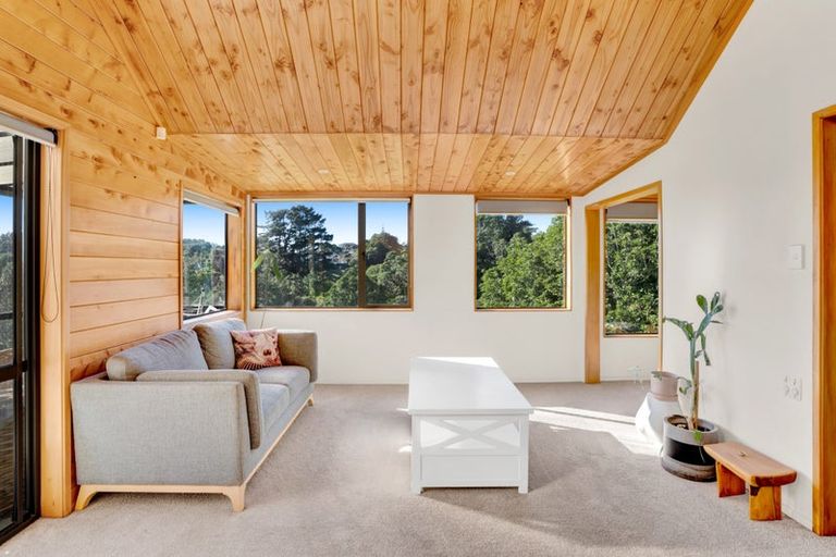 Photo of property in 28 Pararewa Drive, Whalers Gate, New Plymouth, 4310