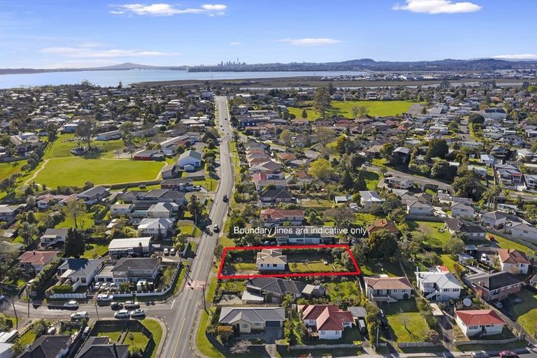 Photo of property in 24 School Road, Te Atatu South, Auckland, 0610