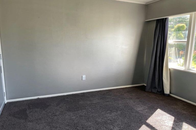 Photo of property in 124 Tiroroa Avenue, Te Atatu South, Auckland, 0610