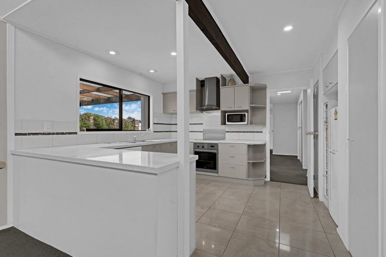 Photo of property in 49 Kurnell Drive, Botany Downs, Auckland, 2010
