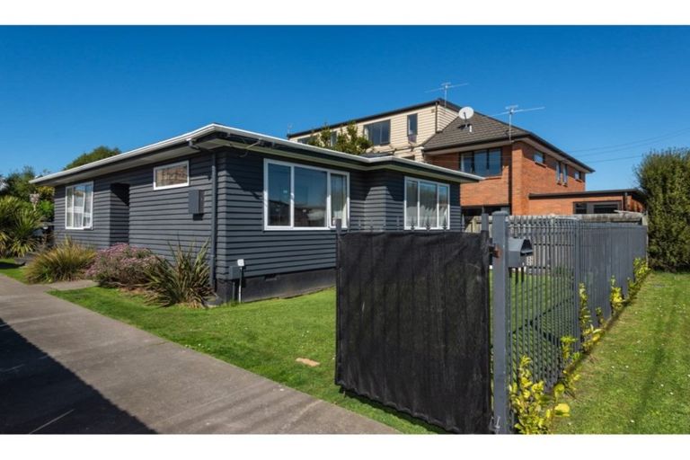 Photo of property in 86 Packe Street, Edgeware, Christchurch, 8013