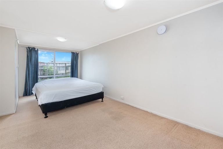 Photo of property in 4/89a Royal Road, Massey, Auckland, 0614