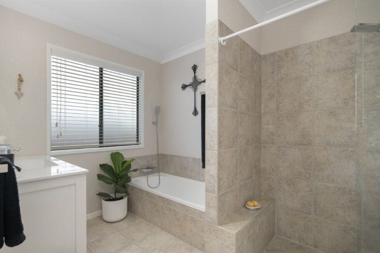 Photo of property in 19 Marire Drive, Ohauiti, Tauranga, 3112