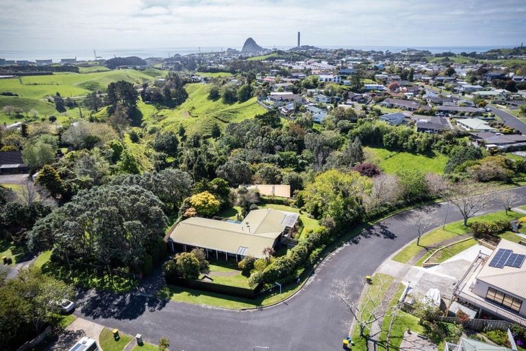 Photo of property in 2 Byron Place, Whalers Gate, New Plymouth, 4310