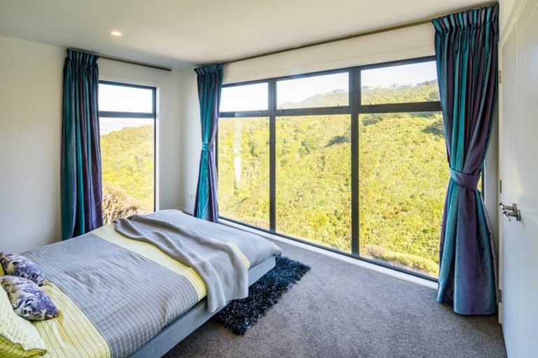 Photo of property in 22 Cromwell Point, Newlands, Wellington, 6037