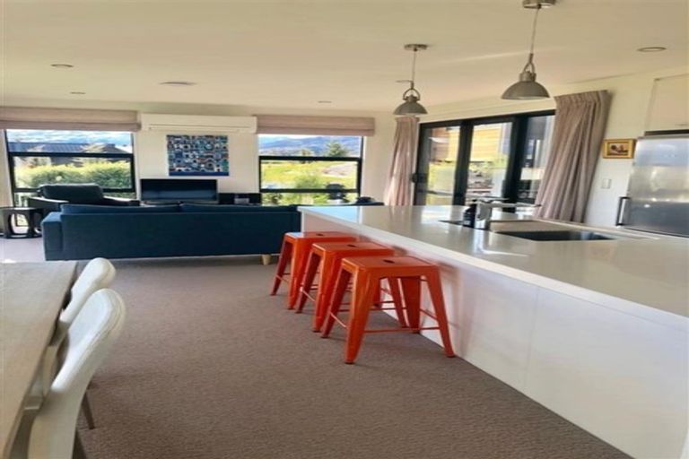 Photo of property in 25 Hackett Road, Jacks Point, Queenstown, 9371