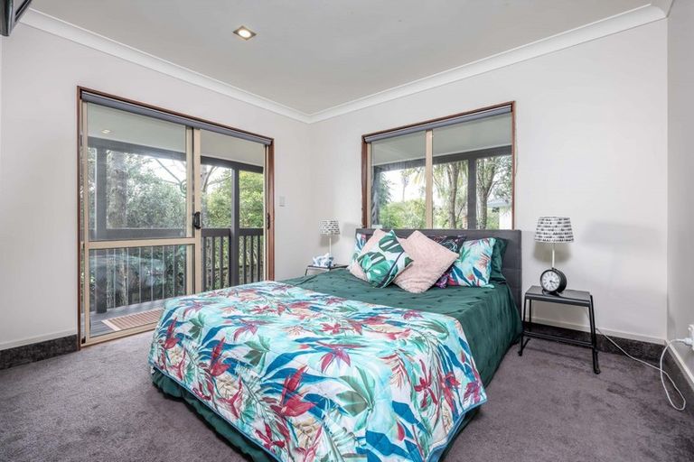 Photo of property in 15 Margaret Henry Crescent, Oteha, Auckland, 0632
