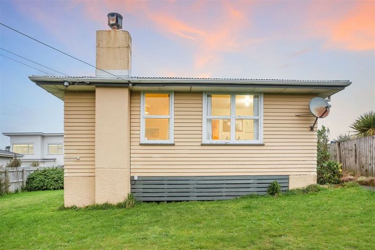 Photo of property in 67 Pikarere Street, Titahi Bay, Porirua, 5022