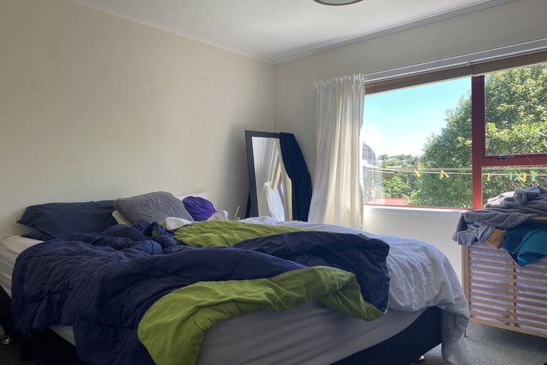 Photo of property in 186 Newlands Road, Newlands, Wellington, 6037