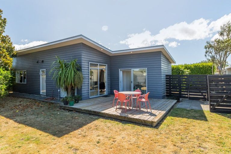 Photo of property in 43 Sackville Street, Martinborough, 5711