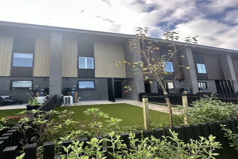 Photo of property in 16 Arvo Lane, Hobsonville, Auckland, 0616