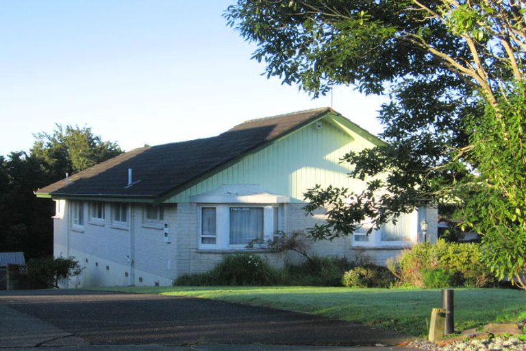 Photo of property in 14 Banksia Place, Goodwood Heights, Auckland, 2105