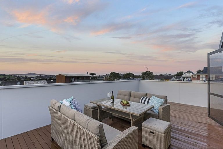 Photo of property in 61b Highland Park Drive, Highland Park, Auckland, 2010