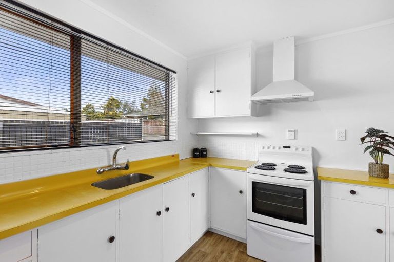 Photo of property in 1/21 Roband Crescent, Brown Owl, Upper Hutt, 5018