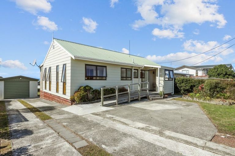 Photo of property in 18 Cullen Street, Mangawhai Heads, Mangawhai, 0505